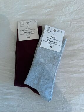 H&M Men’s Socks – Light Gray & Burgundy Casual Pair